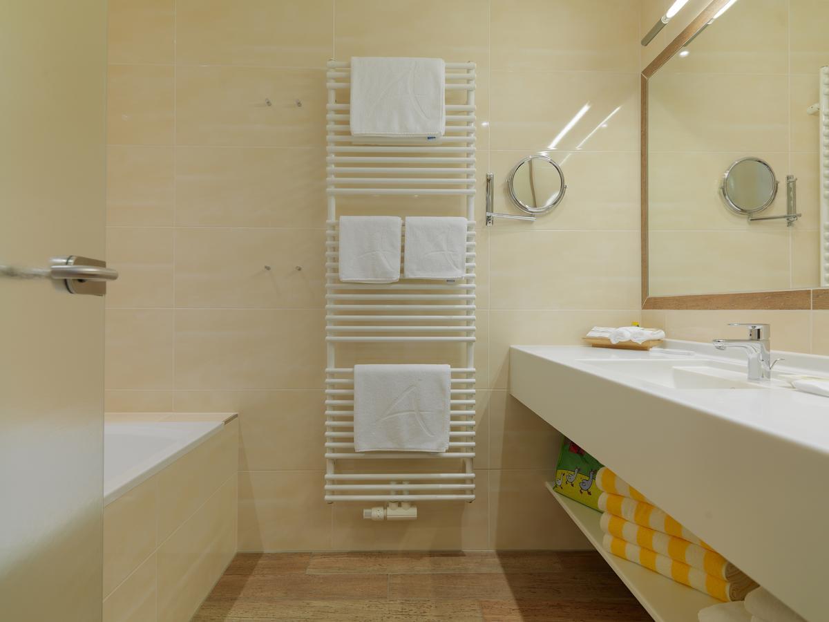فغن Alpina Zillertal . Family Lifestyle Kinderhotel المظهر الخارجي الصورة