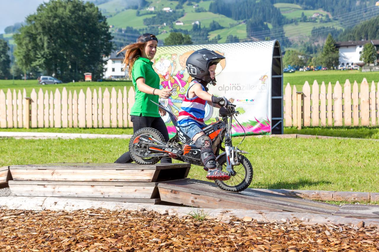 فغن Alpina Zillertal . Family Lifestyle Kinderhotel المظهر الخارجي الصورة